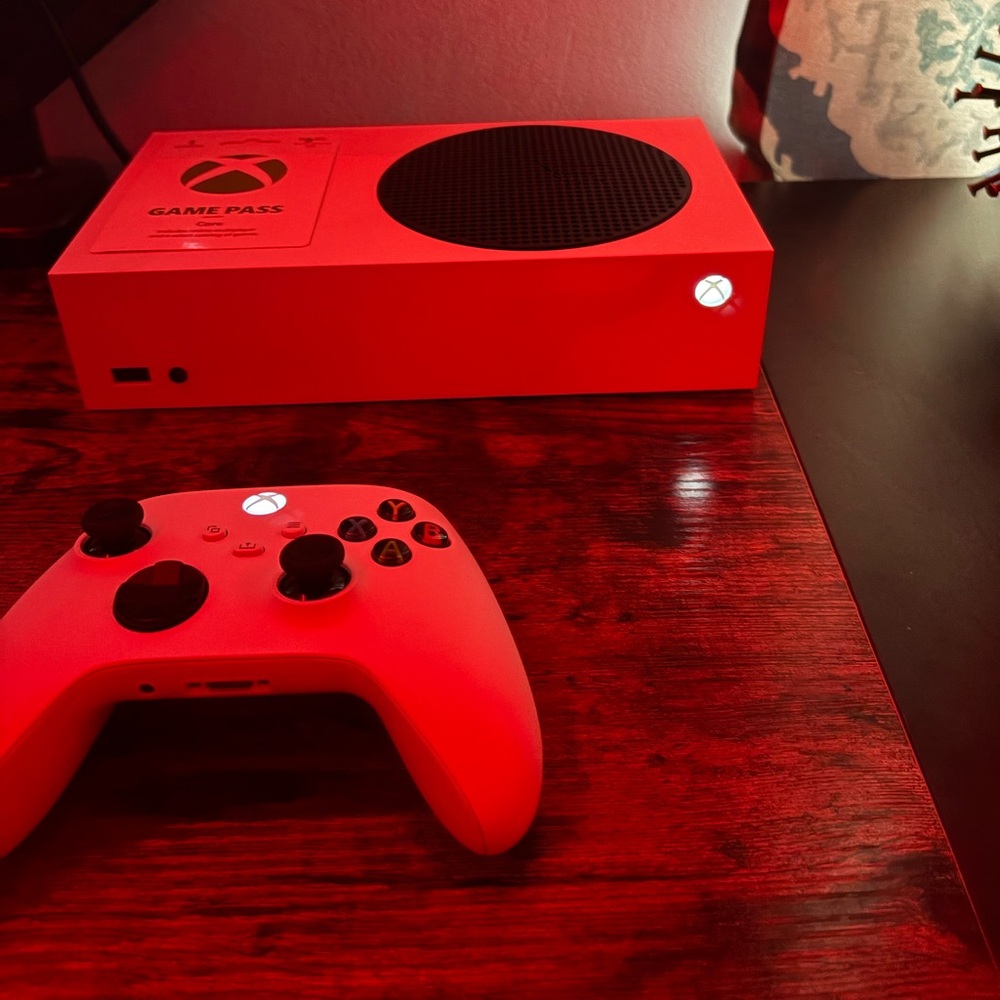 Xbox series s comes with 2 controllers and a month of game pass